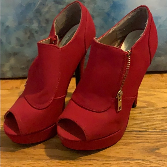 Red Heels - Picture 2 of 3